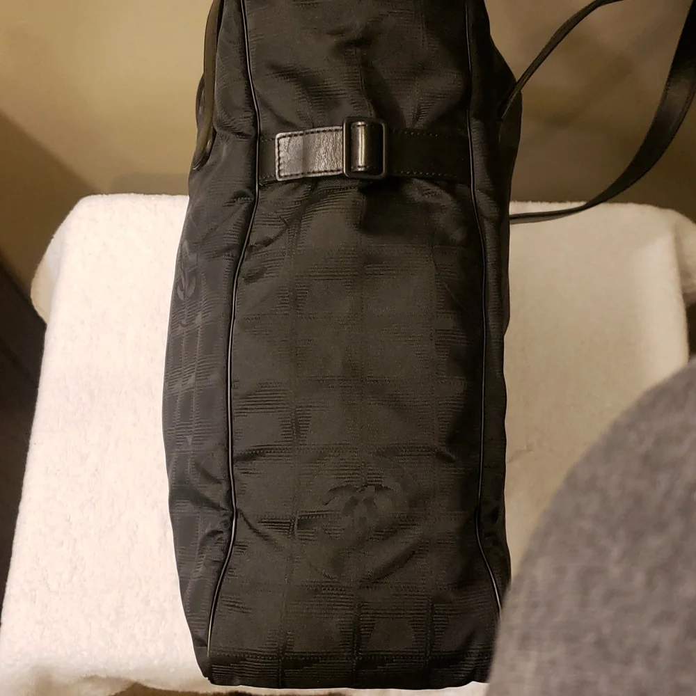 Chanel tote - Picture 11 of 17